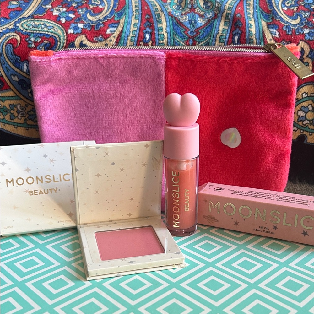 Moonslice Pink Blush and Lip Oil Set in Pink/Red furry Ipsy bag .
